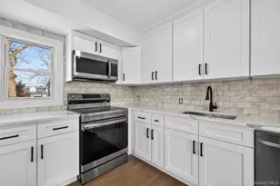 244 N Erie Ave, Lindenhurst, NY 11757 - Photo 14