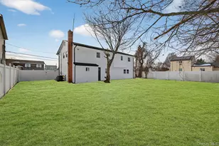 244 N Erie Ave, Lindenhurst, NY 11757 - Photo 32