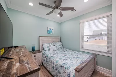 24 Pennsylvania Avenue #Upper, Long Beach, NY 11561 - Photo 10