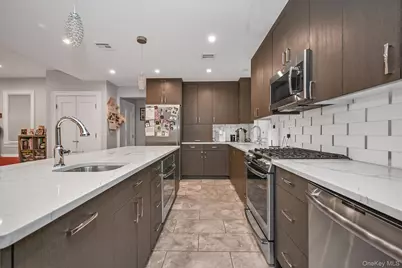 8405 112th Street, Richmond Hill, NY 11418 - Photo 2