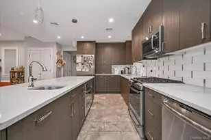 84-05 112th St, Richmond Hill, NY 11418 - Photo 2