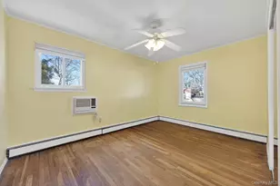 8 Stern Ct, Huntington Station, NY 11746 - Photo 12