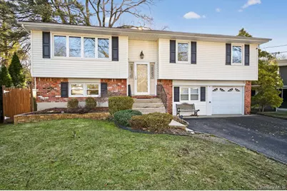 8 Stern Court, Huntington Station, NY 11746 - Photo 1