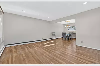 8 Stern Court, Huntington Station, NY 11746 - Photo 4