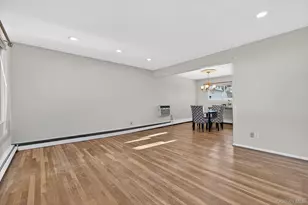 8 Stern Ct, Huntington Station, NY 11746 - Photo 4