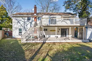 8 Stern Ct, Huntington Station, NY 11746 - Photo 18