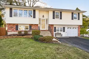 8 Stern Ct, Huntington Station, NY 11746 - Photo 2