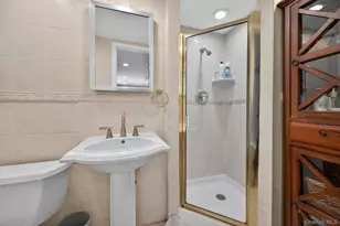 8 Stern Ct, Huntington Station, NY 11746 - Photo 14