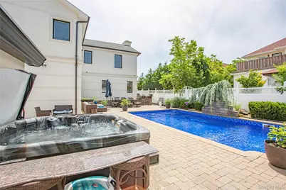 165 W Walnut Street, Long Beach, NY 11561 - Photo 42