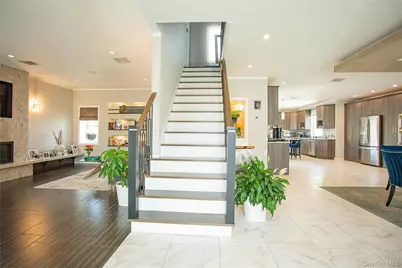 165 W Walnut Street, Long Beach, NY 11561 - Photo 2