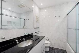 8 Wimbledon Ct, Jericho, NY 11753 - Photo 18