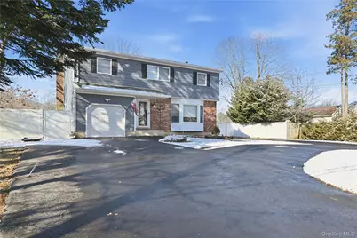 194 Oakdale Bohemia Road, Bohemia, NY 11716 - Photo 2