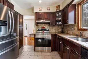 25 State Pl, Huntington, NY 11743 - Photo 16