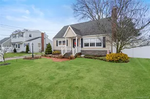 36 Lakewood Ave, Ronkonkoma, NY 11779 - Photo 2