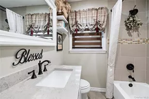 36 Lakewood Ave, Ronkonkoma, NY 11779 - Photo 18