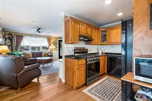 36 Lakewood Ave, Ronkonkoma, NY 11779 - Photo 8