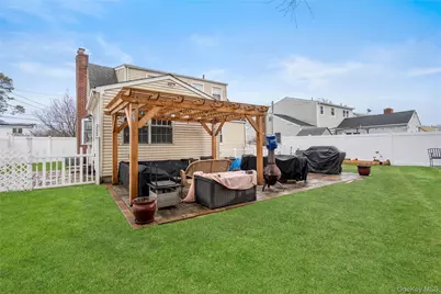 36 Lakewood Avenue, Ronkonkoma, NY 11779 - Photo 26