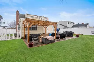 36 Lakewood Ave, Ronkonkoma, NY 11779 - Photo 26