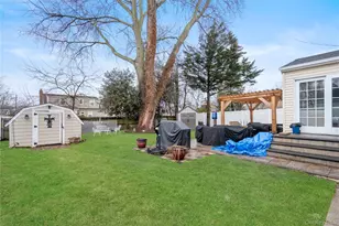 36 Lakewood Ave, Ronkonkoma, NY 11779 - Photo 28