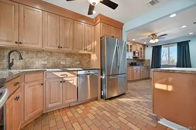 20 Wendy Lane, Brentwood, NY 11717 - Photo 12