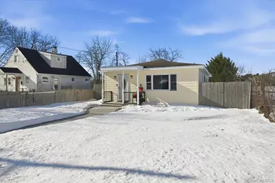 20 Wendy Lane, Brentwood, NY 11717 - Photo 2