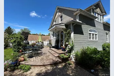 28 Jane Street, Roslyn Heights, NY 11577 - Photo 2