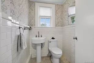 28 Jane St, Roslyn Heights, NY 11577 - Photo 12