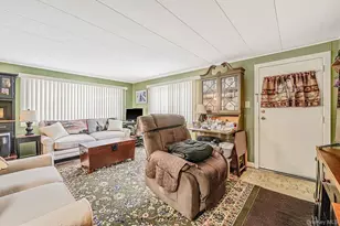 525 Riverleigh Ave, Riverhead, NY 11901 - Photo 6