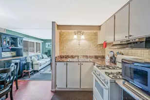 525 Riverleigh Ave, Riverhead, NY 11901 - Photo 12