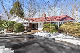 15 Springwood Path, Syosset, NY 11791 - Photo 2