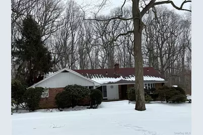 15 Springwood Path, Syosset, NY 11791 - Photo 1