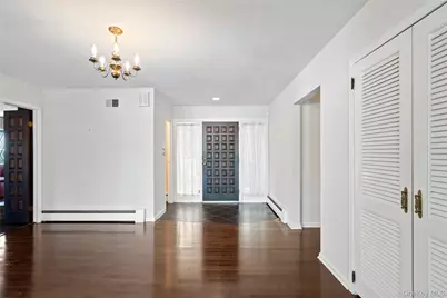 15 Springwood Path, Syosset, NY 11791 - Photo 4