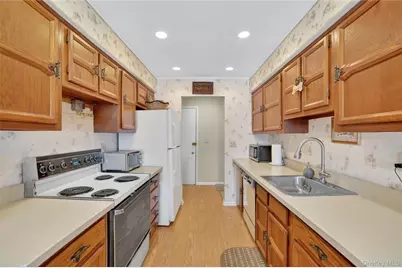 21 Foxwood Drive #8, Pleasantville, NY 10570 - Photo 10