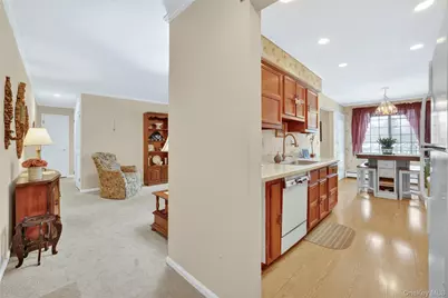 21 Foxwood Drive #8, Pleasantville, NY 10570 - Photo 8
