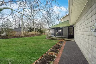 62 Howard St, Patchogue, NY 11772 - Photo 2