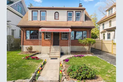18 Faneuil Place, New Rochelle, NY 10801 - Photo 1