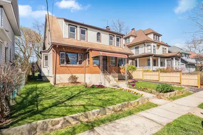 18 Faneuil Place, New Rochelle, NY 10801 - Photo 2