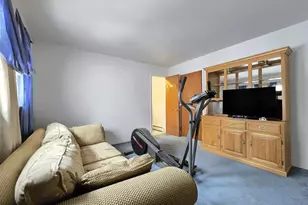 143 Hawthorne St, Mastic, NY 11950 - Photo 10