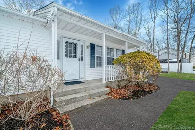 14 Wiltshire Court, Center Moriches, NY 11934 - Photo 2