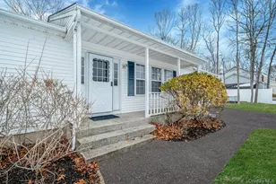 14 Wiltshire Ct, Center Moriches, NY 11934 - Photo 2