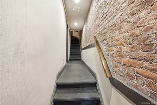 451 W 22nd St, New York, NY 10011 - Photo 14