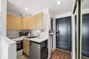 451 W 22nd St, New York, NY 10011 - Photo 4