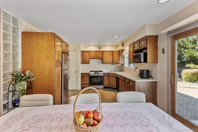 37 Grist Mill Lane, Huntington, NY 11743 - Photo 6