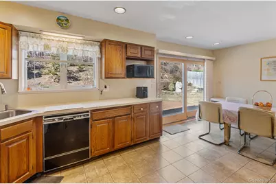 37 Grist Mill Lane, Huntington, NY 11743 - Photo 8