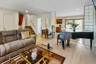 37 Grist Mill Ln, Huntington, NY 11743 - Photo 2