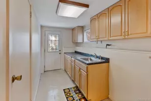 37 Grist Mill Ln, Huntington, NY 11743 - Photo 14