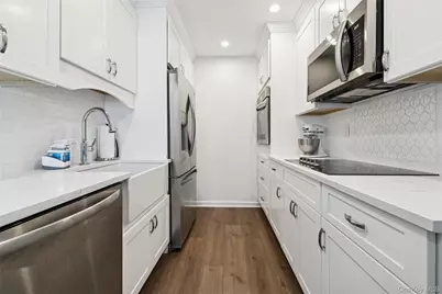 201 Bentley Court E, Saint James, NY 11780 - Photo 10