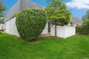 201 Bentley Ct E, Saint James, NY 11780 - Photo 18