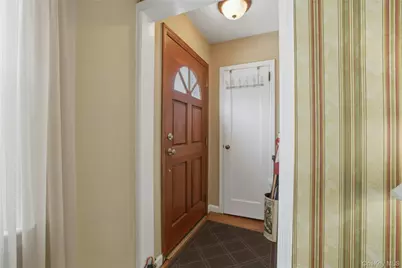 348 Carnation Avenue, Floral Park, NY 11001 - Photo 4