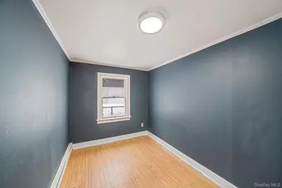 1049 Woodcrest Avenue, Riverhead, NY 11901 - Photo 12